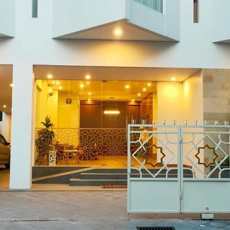 Ayman Syariah Hotel Surabaya Exterior foto